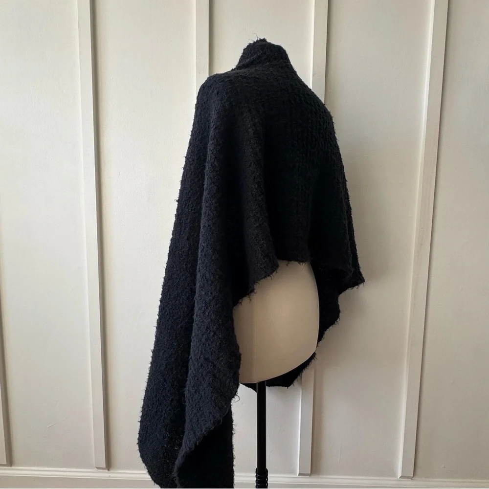 Cozy Black Bouclé Shawl Wrap – One Size - Picture 3 of 5